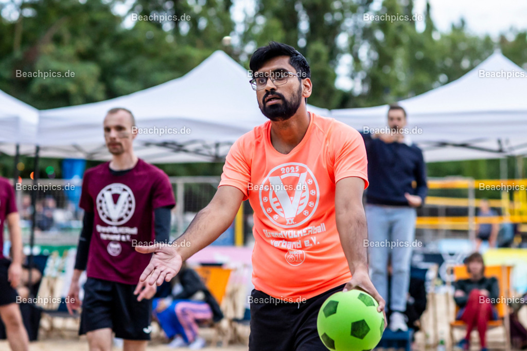 2025-200085564-Strandvölkerball-WM |  24.08.2025; Berlin Foto: Gerold Rebsch - www.beachpics.de
