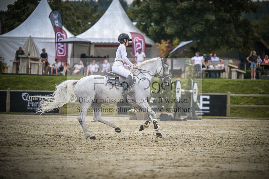 DOS_2448 | Entdecke hochwertige Reitturnierfotos von Foto Oger. Professionell, emotional und authentisch – jetzt Lieblingsmomente im Shop bestellen.Deutschlandweite Turnierfotografie. - Realisiert mit Pictrs.com
