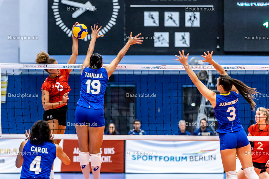 2022-00063420-Testspiel-Deutschland-Brasilien | Angriff Kimberly DREWNIOK #8 (Diagonal) GER 17.09.2022; Berlin Foto: Gerold Rebsch - www.beachpics.de
