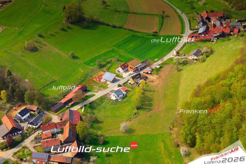 Die Luftaufnahme Siedamsdorf - Weismain wurde vom UL-Flugzeug (keine Drohne) aus fotografiert.Hohe Druck- Auflösung-die Geschenkidee!