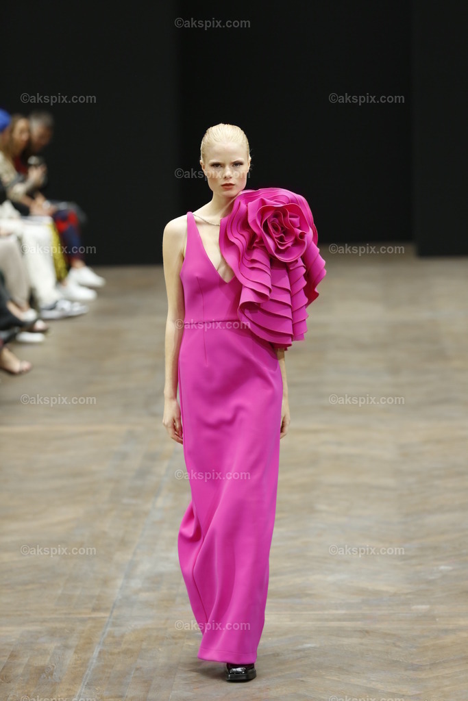 Kilian Kerner auf der  MBFW Spring/Summer 2023 | Mercedes-Benz Fashion Week (MBFW)  Frühling / Sommer 2023 im Hotel Telegraphenamt Berlin in Berlin-Mitte. Die Kollektionen von Kilian Kerner auf der MBFW Spring/Summer 2023. Das Bild zeigt Models mit der Kollektion von Kilian Kerner.