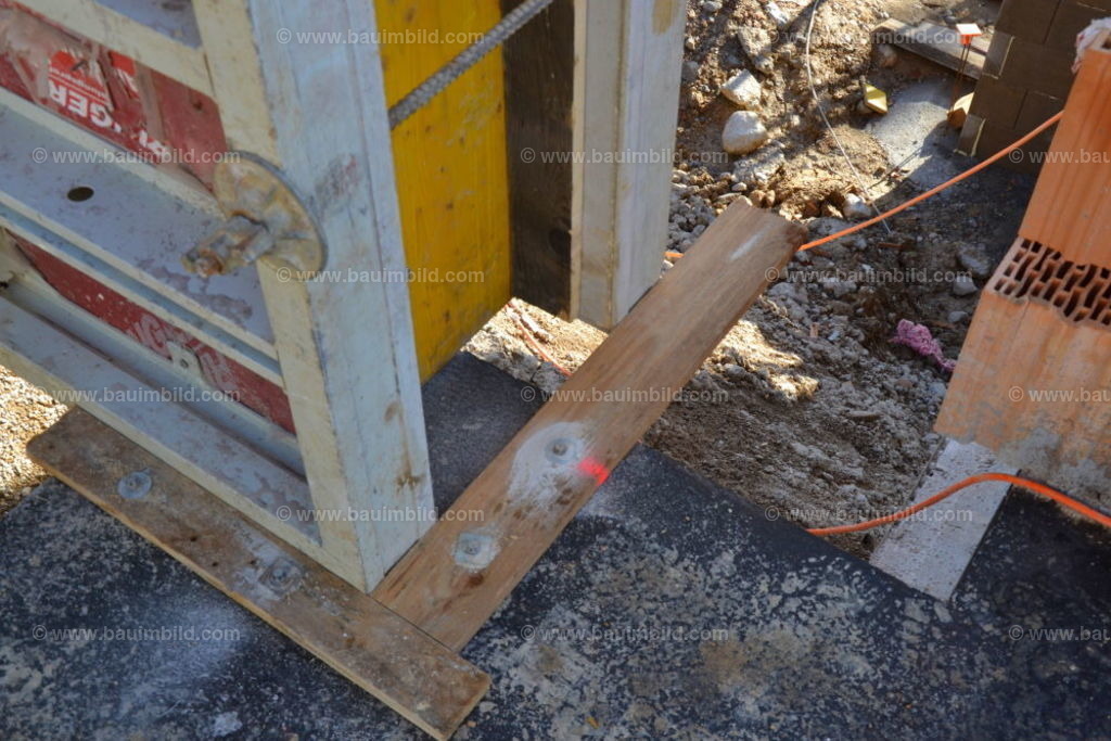 bib-lg04-betonarbeiten-0613 | Nach LV-Leistungsgruppen sortierte Detailfotos über den Bau eines Hauses. Alle Hausbau-Bilder direkt vom Urheber und Autor der Website Haus-Selber-Bauen.com