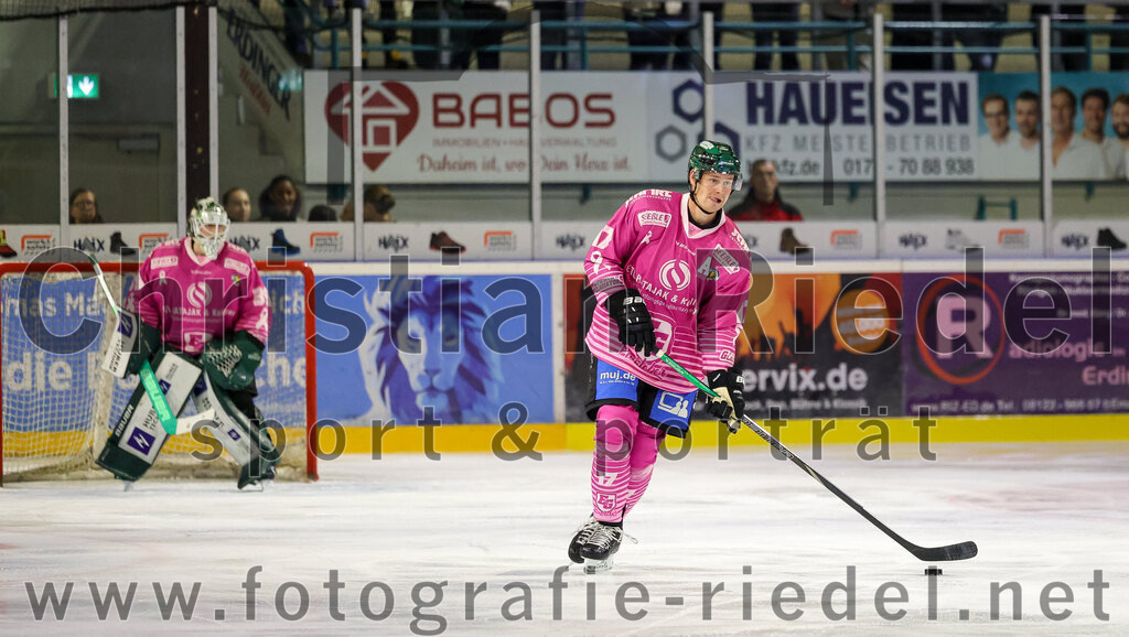 2025-10-05_092_TSV_Erding_gegen_Heilbronner_Falken | Erding, Deutschland, 05.10.2025:Eishockey, Oberliga Süd 2025 / 2026, 6. Spieltag, TSV Erding gegen Heilbronner Falken, Endergebnis: 3:1Torwart Leon Meder (Erding Gladiators, #39), Elia Ostwald (Erding Gladiators, #17)Foto: Christian Riedel / fotografie-riedel.net