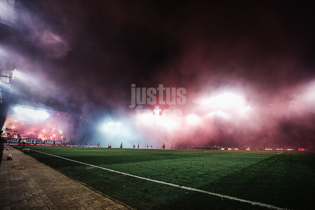 Fußball | Männer | Saison 2025/2026  | Fußball-Bundesliga | 19. Spieltag | FC St. Pauli vs. Hamburger SV | 23.01.2026 | Pyrochtechnik Feuerwerk Choreo Rauch im Millerntor Stadion Spielunterbrechung