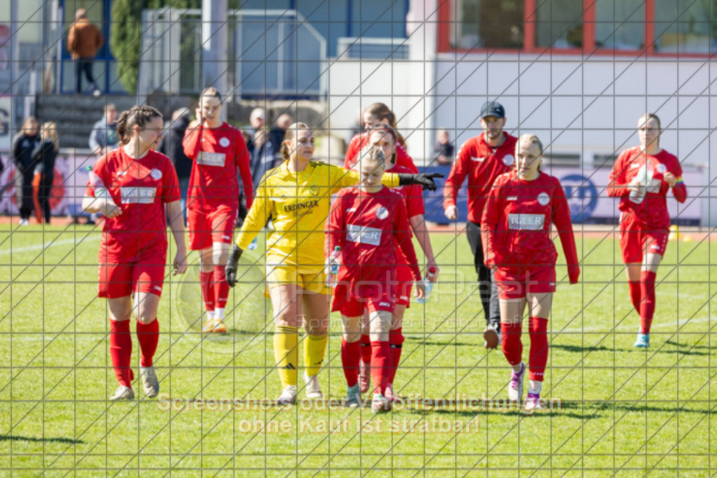 20250406_140055_0012 | #,1.FC Donzdorf (rot) vs. SV Jungingen (schwarz), Fussball, Frauen-Verbandsliga Württemberg, 16. Spieltag, Saison 2024/2025, Rasenplatz Lautertal Stadion, Süßener Straße 16, 73072 Donzdorf, 06.04.2025 - 13:00 Uhr,Foto: PhotoPeet-Sportfotografie/Peter Harich