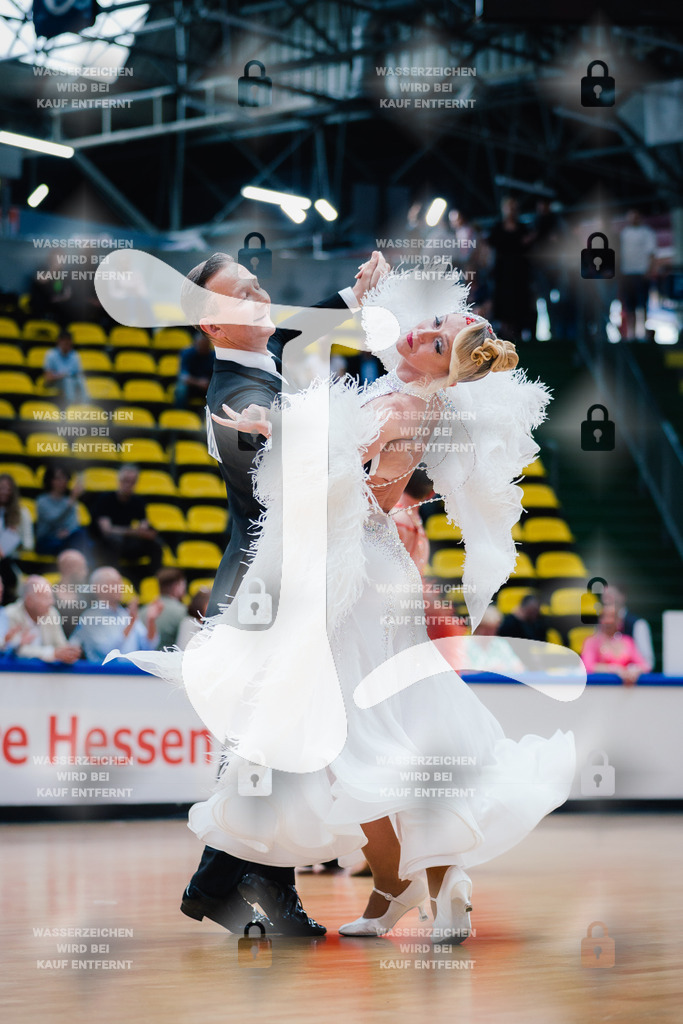 Hessen Tanzt WDSF Open Senior III Standard 3rd (206) Ingo Bauer _ Sandra Fürsattel (TSC Rot-Gold-Casino Nürnberg)-2025-05-17-0417 | Webshop for digital downloads and prints of dance sport, event & show photographer Julian Link - Realisiert mit Pictrs.com