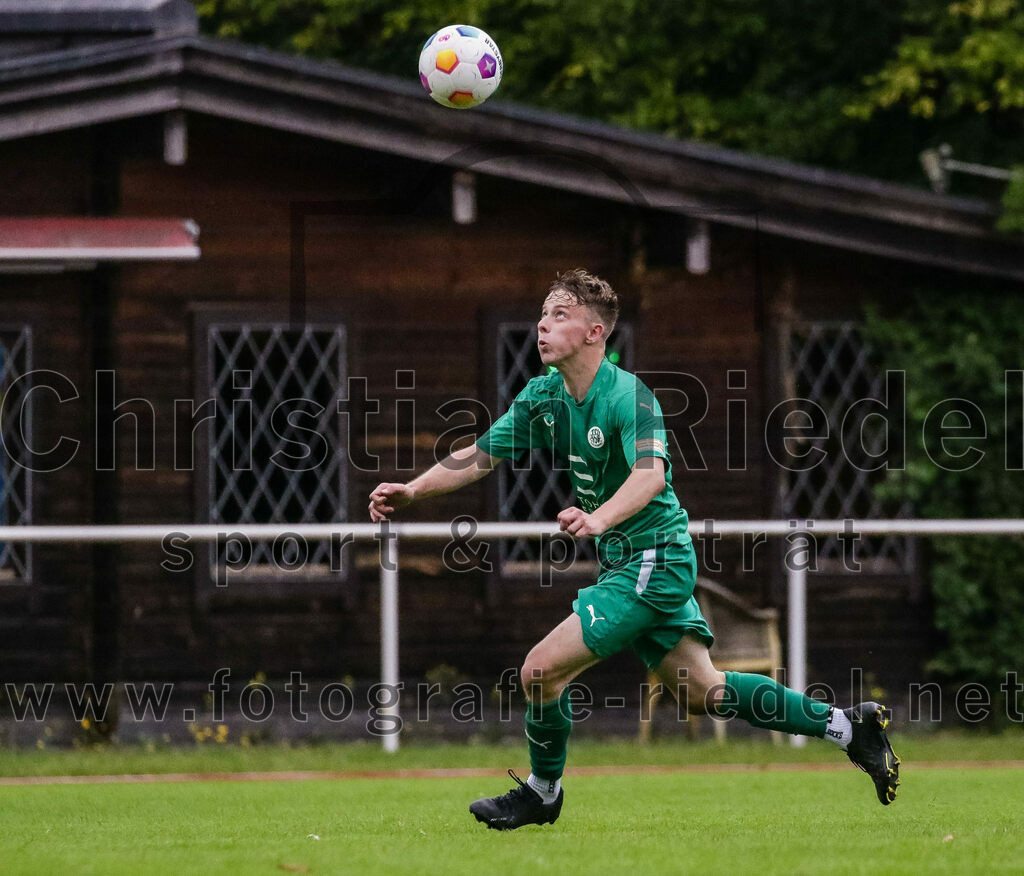 2023-08-26_112_TSV_Ebersberg_gegen_TSV_Oberpframmern | Ebersberg, Deutschland, 26.08.2023:
Fußball, Kreisliga 2023 / 2024, 2. Spieltag, TSV 1877 Ebersberg gegen TSV Oberpframmern, Endergebnis: 5:1

Moritz Eglseder (TSV 1877 Ebersberg, #11)

Foto: Christian Riedel / fotografie-riedel.net