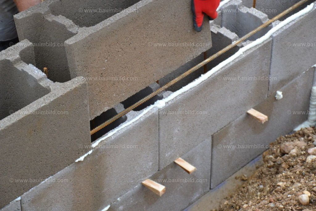 bib-lg07-mauerarbeiten-0084 | Nach LV-Leistungsgruppen sortierte Detailfotos über den Bau eines Hauses. Alle Hausbau-Bilder direkt vom Urheber und Autor der Website Haus-Selber-Bauen.com
