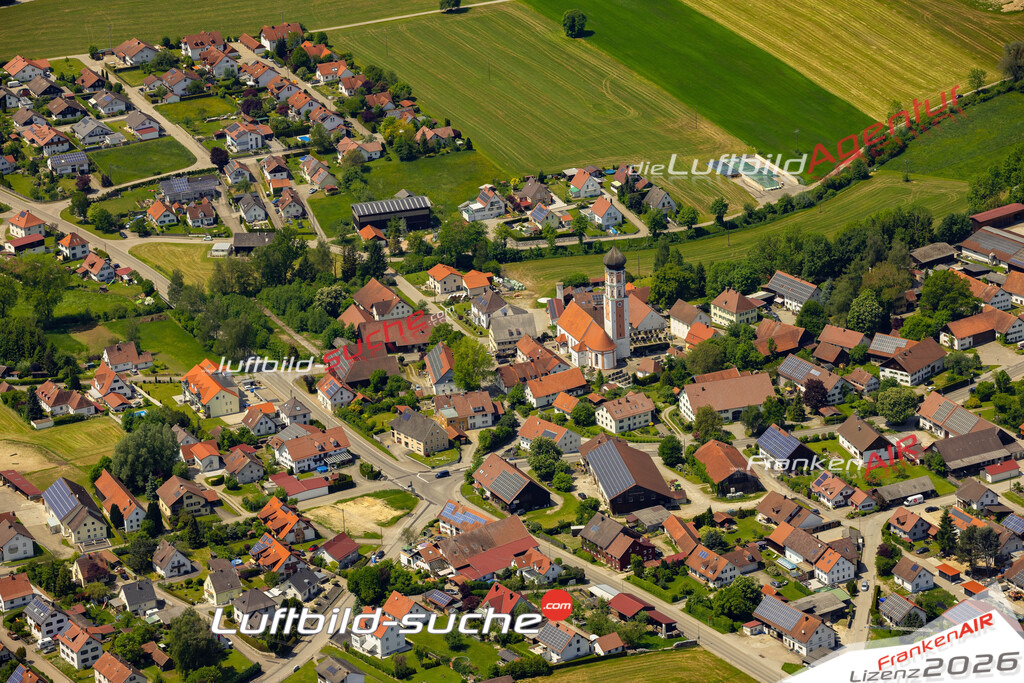 Das Luftbild zeigt Oberkammlach Kammlach - Die Luftaufnahme wurde 2023 vom UL-Flugzeug aus erstellt ( keine Drohne ) - Hochauflösende Luftaufnahme - Für grossformatige Ausdrucke geeignet. Die Geschenkidee !Mit Lizenz und Bildrechte bestellbar