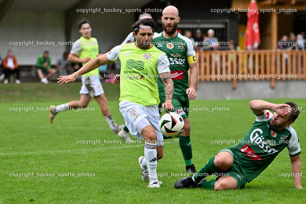 WSG Radenthein vs. SV Rapid Lienz | #7 Manuel Lips WSG Radenthein, #6 Florian Unterweger Rapid Lienz, #10 Dominik Müller Rapid Lienz, WSG Radenthein vs. SV Rapid Lienz, WSG Radenthein vs. SV Rapid Lienz am 30.08.2025 in Radenthein (Sportplatz Radenthein), Austria, (Photo by Bernd Stefan)