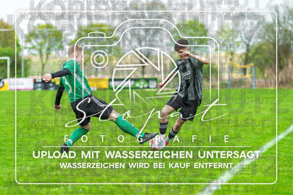DZC_1095-Verbessert-RR | Florian Ebert (TSV Wietzendorf #03) und Til Stimming (FG Fulde-Stellichte #13) beim Herren Kreisliga HK Spiel zwischen FG Fulde-Stellichte und TSV Wietzendorf im Fulder Zentralstadion, Fulde (Simon Paul Stopat) - Realisiert mit Pictrs.com