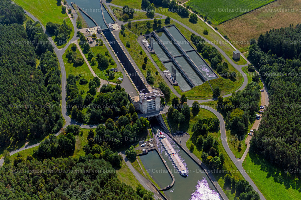 4050750 | MüHLHAUSEN 02.09.2021 Schleusenanlagen am Ufer der Wasserstraße der Donau im Ortsteil Bachhausen in Mühlhausen im Bundesland Bayern, Deutschland. Weiterführende Informationen bei: Wasserstraßen- und Schifffahrtsamt Donau MDK. // Locks - plants on the banks of the waterway of the of the river Danube in the district Bachhausen in Muehlhausen in the state Bavaria, Germany. Further information at: Wasserstrassen- und Schifffahrtsamt Donau MDK. Foto: Gerhard Launer