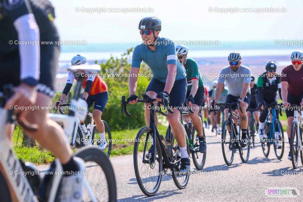TRA_0844 | Neusiedlersee Radmarathon 2026@sportshot_your_pictrs #yourpictures#roadtowm2029 #nrm #neusiedlerseeradmarathon #neusiedlersee #neusiedlerseetourismus #burgenland #mörbisch #nrm26 #burgenlandtourismus #voglundco #poweredbyburgenlandtourismus #radsport #rad #marathon #ucigranfondo #visitburgenland #ucigranfondoworldseries