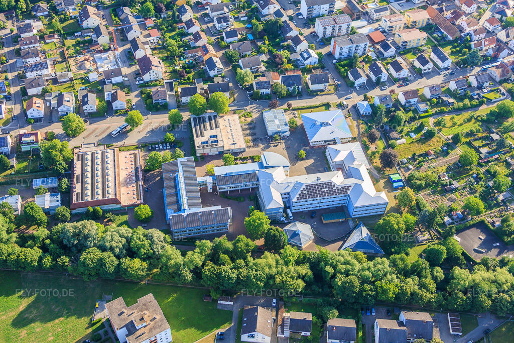 Luftbild: PAMINA-Schulzentrum Herxheim in Herxheim bei Landau im Bundesland Rheinland-Pfalz in Deutschland. – Foto: IMG_157541.jpg vom 18.06.2026 durch Werner Riehm/FLY-FOTO.de – Auflösung des Originals: 6000 x 4000 px – Pamina-Schulzentrum - Herxheim