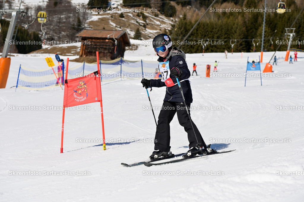 SRF_27.02.2026_737 | Skirennfotos,Serfaus,Fiss,Ladis,Kinderskirennen,Winter,Tirol,Oberland,skirace,SFL,feelfree,weil wir's genießen,ski,Ski,skifahren,Sonnenplateau, - Realisiert mit Pictrs.com