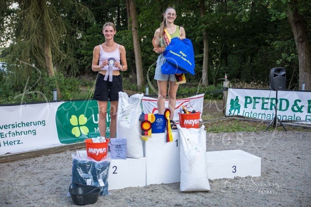 Siegerehrung_2026-06-27_31 | Stimmungsvolle Fotografie von Pferden, fotografische Begleitung von Veranstaltungen, Golfturnieren und Distanzritten - Realisiert mit Pictrs.com