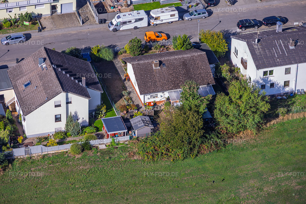 Luftbild: Landrat-Pfeifer-Straße im Ortsteil Sickenhofen in Babenhausen im Bundesland Hessen in Deutschland. – Foto: IMG_159420.jpg vom 22.09.2026 durch Werner Riehm/FLY-FOTO.de – Auflösung des Originals: 6000 x 4000 px