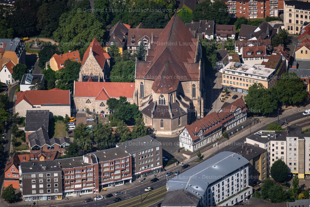 4035230 | BRAUNSCHWEIG 31.07.2020 Kirchengebäude "Sankt Ägidien" am Spohrplatz in Braunschweig im Bundesland Niedersachsen, Deutschland. Weiterführende Informationen bei: Katholische Pfarrgemeinde St. Aegidien. // Church building "Sankt Aegidien" in Brunswick in the state Lower Saxony, Germany. Further information at: Katholische Pfarrgemeinde St. Aegidien. Foto: Gerhard Launer
