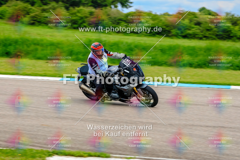 MotoTeam-9765 | Hier findet Ihr Bilder von Touristenfahrten auf der Nürburgring Nordschleife oder von anderen Veranstaltungen die ich besucht habe. Viel Spass beim Durch Schauen 