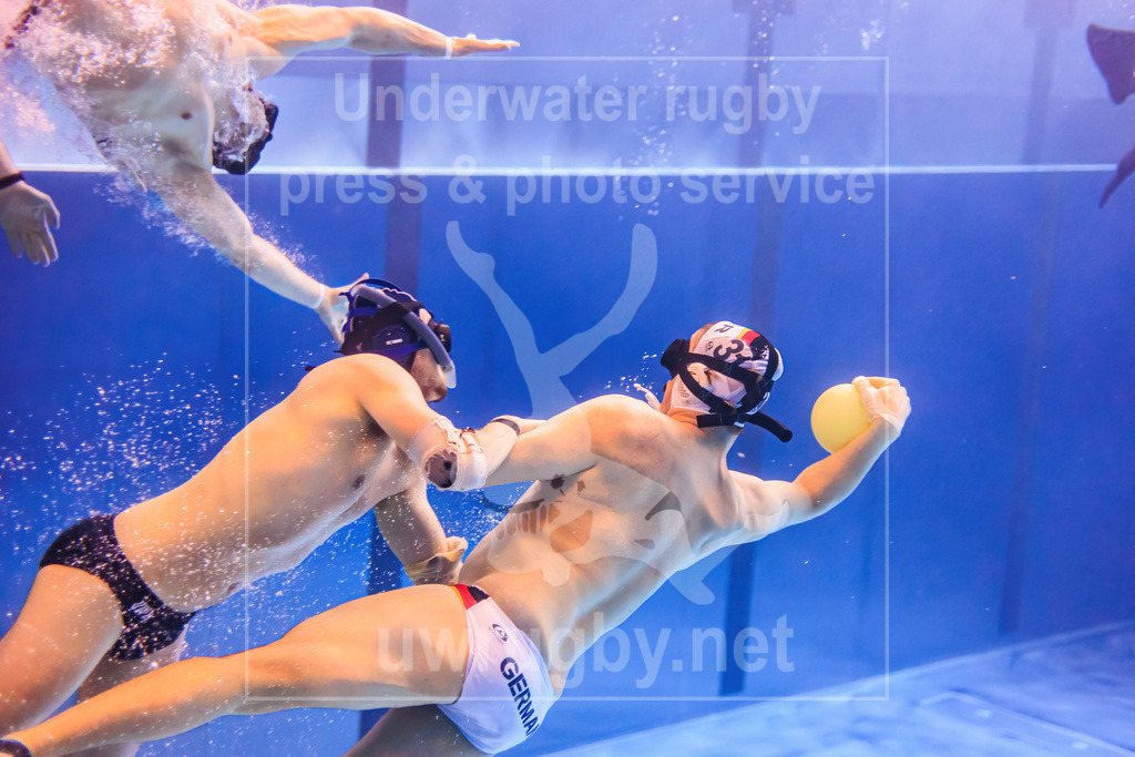 Herren-Nationalmannschaftslehrgang in Krefeld | Unterwasser-Aufnahmen der deutschen Herren-Nationalmannschaft im Unterwasser-Rugby - Realisiert mit Pictrs.com