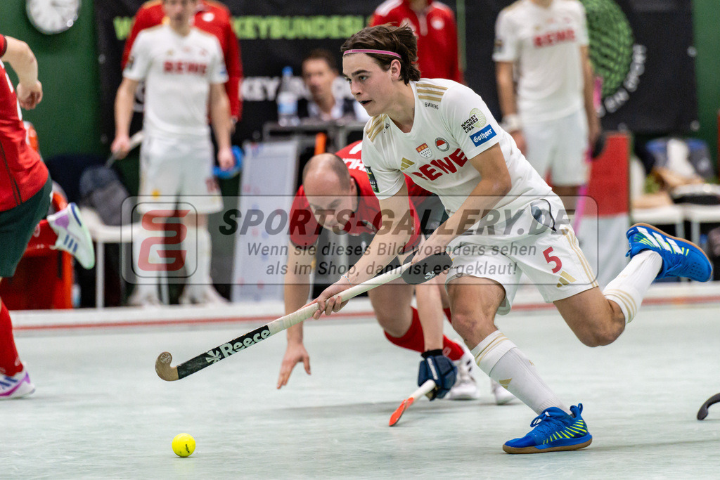 SFE_20250112_0118 | Köln, Deutschland, 12.01.2025:  ßHockey 1. Bundesliga Damen Rot-Weiss Köln - Crefelder HTC im KTHC Stadion Rot-Weiss Köln Tennis and Hockey Club am 12.01.2025 in Köln, Deutschland. (Foto von Stephan Fehrmann)Köln, Germany, 12.01.2025: ßHockey 1. Bundesliga Damen Rot-Weiss Köln - Crefelder HTC in KTHC Stadion Rot-Weiss Köln Tennis and Hockey Club at 12.01.2025 in Köln, Deutschland. (Foto from Stephan Fehrmann)