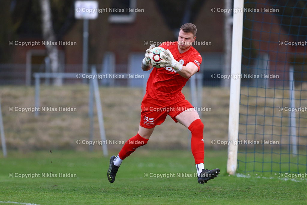 NH_VfRNeumuenster_PSVNeumuenster_FlensOberliga_15042026 | #35 Tilman Körtzinger (PSV Union Neumünster)Fußball I Herren I Flens Oberliga I Saison 2025-2026  I 19. Spieltag I VfR Neumünster - PSV Union Neumünster I 15.04.2026 I VfR Stadion HSP (Grümmi Arena)
