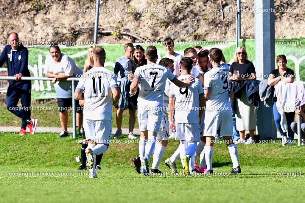 ATUS Velden vs. ASKÖ Köttmannsdorf 7.10.2023 | Jubel ASKÖ Köttmannsdorf, ATUS Velden vs. ASKÖ Köttmannsdorf 7.10.2023, ATUS Velden vs. ASKÖ Köttmannsdorf am 07.10.2023 in Velden (Wald Arena Velden), Austria, (Photo by Bernd Stefan)