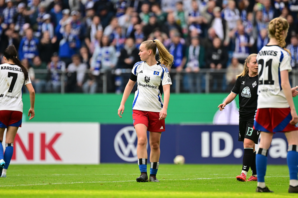 Fußball I Frauen I Saison 2024-2025 I DFB-Pokal I Halbfinale I Hamburger SV - SV Werder Bremen | Der Sportfotograf. - Realisiert mit Pictrs.com