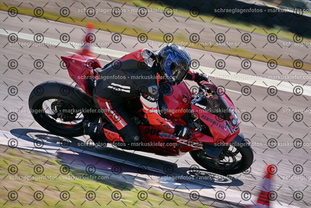 26bt05-0018 | markuskiefer.com - Realisiert mit Pictrs.com
