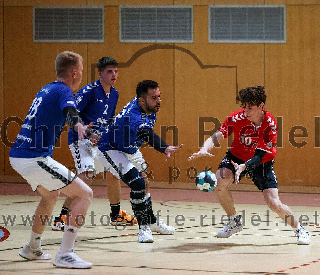 2022-11-19_029_SpVgg_Altenerding_gegen_TG_Landshut_II | Erding, Deutschland, 19.11.2022:
Handball, Bezirksoberliga Männer 2022 / 2023, 9. Spieltag, SpVgg Altenerding gegen TG Landshut II, Endergebnis: 33:31

Tom Baumhardt (TG Landshut, #28), Leonardo Kajic (TG Landshut, #2), Enis Kabashi (TG Landshut, #22), Tim Steininger (SpVgg Altenerding, #10)

Foto: Christian Riedel / fotografie-riedel.net