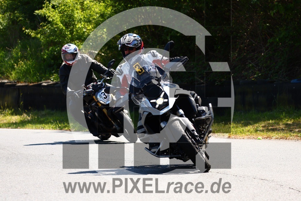 0003-20250512_01319 | Schöne Erinnerungen an spannende Momente - das festzuhalten ist unser Job. PIXELrace.de ist seit 2003 auf den Rennstrecken Europas unterwegs um die Action draußen beim Fahren und die wunderbare Stimmung imm Fahrerlager für euch einzufangen.