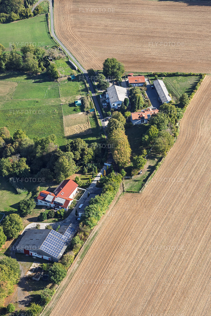 Luftbild: Aussiedlerhöfe bei Schlierbach im Ortsteil Klein-Umstadt in Groß-Umstadt im Bundesland Hessen in Deutschland. – Foto: IMG_159132.jpg vom 22.09.2026 durch Werner Riehm/FLY-FOTO.de – Auflösung des Originals: 3248 x 4872 px