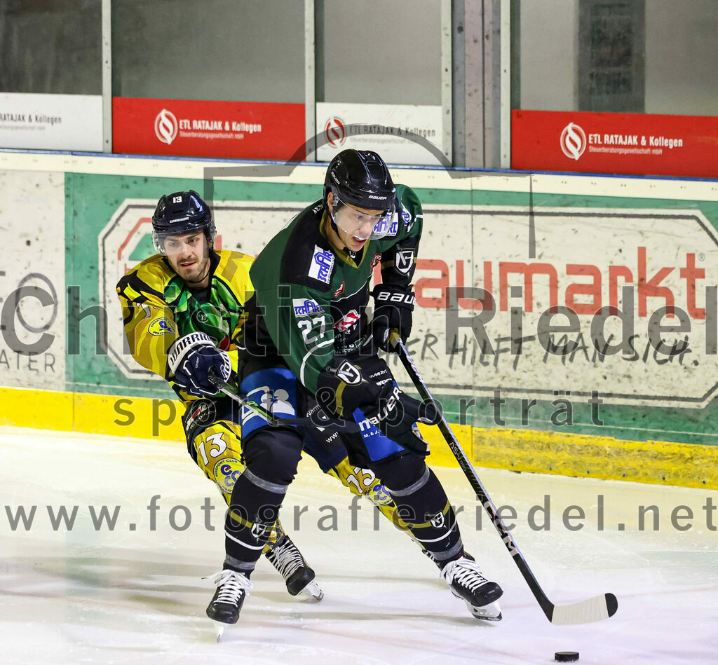 2022-12-16_012_TSV_Erding_gegen_EC_Pfaffenhofen | Erding, Deutschland, 16.12.2022:
Eishockey, Bayernliga 2022 / 2023, 21. Spieltag, TSV Erding gegen EC Pfaffenhofen, Endergebnis: 14:1

Robert Neubauer (EC Pfaffenhofen, #13), Mark Waldhausen (Erding Gladiators, #27)

Foto: Christian Riedel / fotografie-riedel.net
