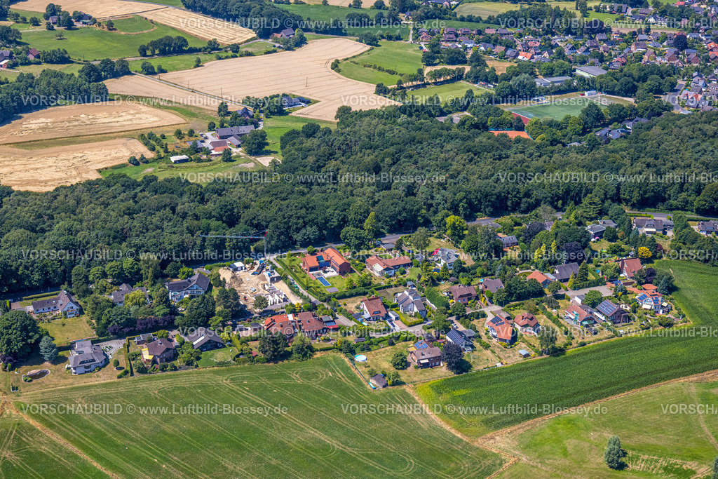 Huenxe220702624 | Luftbild, Waldsiedlung Am Ringwall mit Baustelle, Hünxe, Ruhrgebiet, Nordrhein-Westfalen, Deutschland