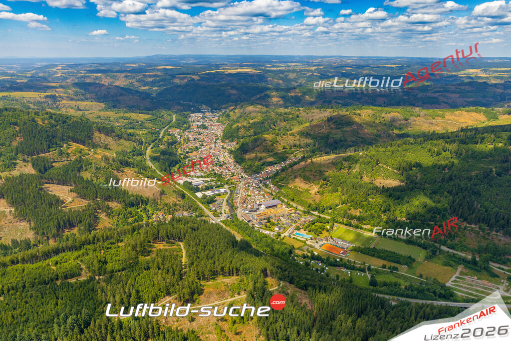 Luftaufnahme der Stadt Wallenfels - Die Luftaufnahme wurde 2025 vom UL-Flugzeug heraus erstellt ( keine Drohne ) - Hochauflösende Luftaufnahme - für professionelle Ausdrucke geeignet. Die Geschenkidee !Mit Lizenz und Bildrechte bestellbar
