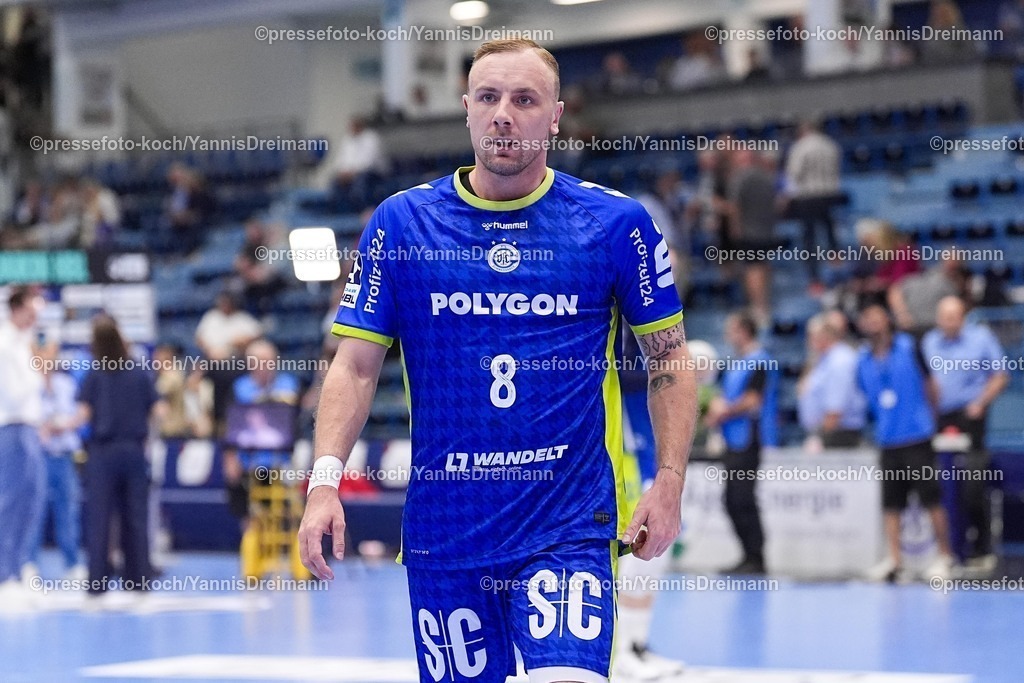 xYDRx04092501031 | 04.09.2025, xydrx, Handball, 1.HBL, VFL Gummersbach - TM Melsungen, Schwalbe-Arena: Lukas Blohme (VFL Gummersbach #8)