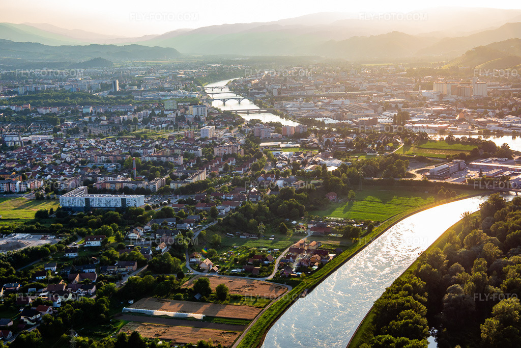 Aerial view: Bridges over the Drava in Maribor in the state Slovenia, Slovenia. – Photo: IMG_137393.jpg taken on 07/08/2023 by Werner Riehm/FLY-FOTO.com – Resolution of the original: 5472 x 3648 px