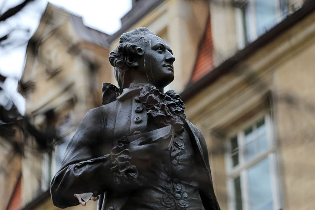 Bildlexikon Leipzig - Goethe-Denkmal | Das Team hinter BILDLEXIKON LEIPZIG bündelt historische wie aktuelle Informationen über die Stadt Leipzig in Text und Bild auf einer Plattform und stellt diese der interessierten Öffentlichkeit zur Verfügung.