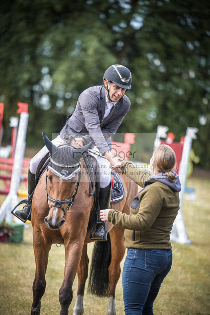 DOS_0042 | Entdecke hochwertige Reitturnierfotos von Foto Oger. Professionell, emotional und authentisch – jetzt Lieblingsmomente im Shop bestellen.Deutschlandweite Turnierfotografie. - Realisiert mit Pictrs.com