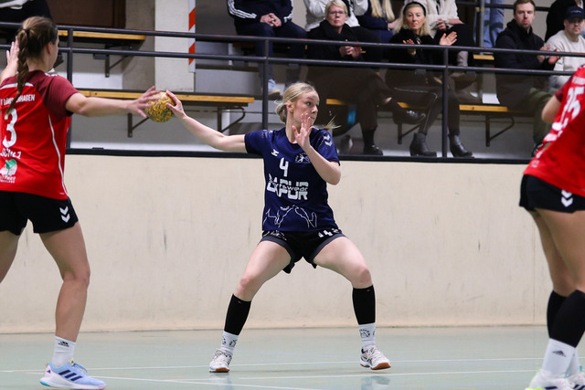 Handball I Damen I Saison 2025-2026 I Verbandsliga Süd I HSG Kalkberg 06 - MTV Dänischenhagen I 14.12.2025.194 | Lorna Meta Schlott (4, HSG Kalkberg 06) - Realisiert mit Pictrs.com
