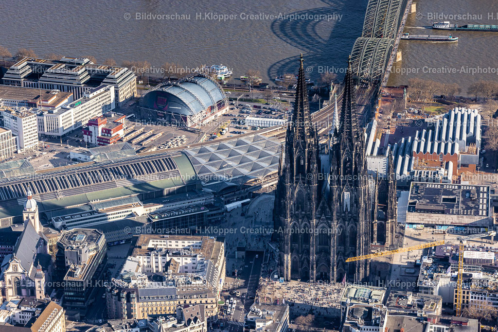 Luftbilder Köln-6829 | Luftbildfotografie Luftbild Kirchengebäude " Kölner Dom " im Altstadt- Zentrum im Ortsteil Innenstadt in Köln - Realisiert mit Pictrs.com
