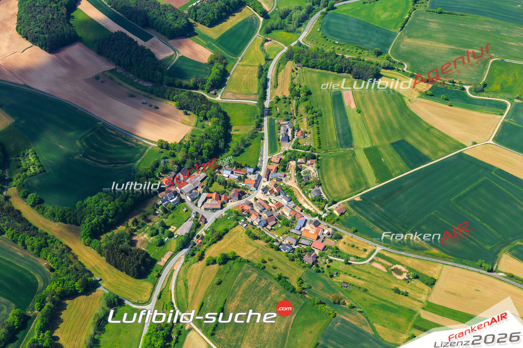 Die Luftaufnahme Leppelsdorf - Lauter wurde vom UL-Flugzeug (keine Drohne) aus fotografiert.Hohe Druck- Auflösung-die Geschenkidee!