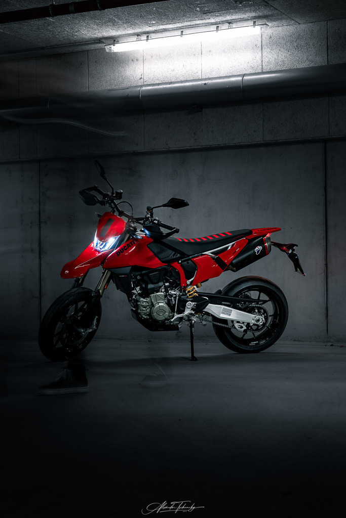 Hypermotard 698 Mono | Entdecken Sie die faszinierende Welt von Alexander Tschuncky Arts: Kreative Fotografie, atemberaubende Automobilkunst und hochwertiger Bilderdruck. Lassen Sie sich inspirieren! - Realisiert mit Pictrs.com