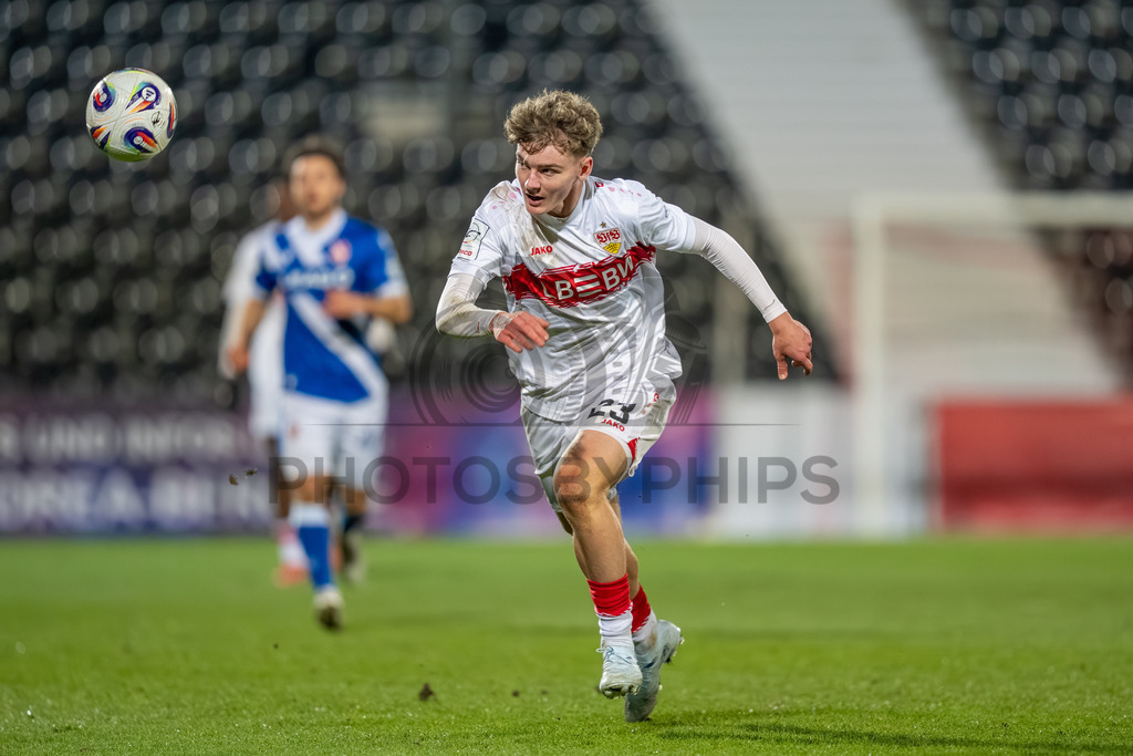 VfB Stuttgart II vs. FC Energie Cottbus, Fussball, 3.Liga, 27. Spieltag, Saison 2025/2026, 03.03.2026 | Yanik Spalt (VfB Stuttgart II, #23),VfB Stuttgart II vs. FC Energie Cottbus, Fussball, 3.Liga, 27. Spieltag, Saison 2025/2026, 03.03.2026Foto: photosbyphips/Philip Ziegler