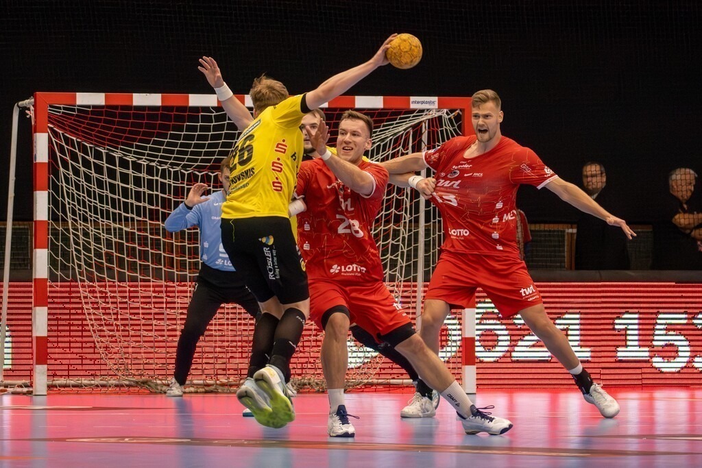 01.06.2024, 2. HBL (Handball-Bundesliga), 34. Spieltag: Eulen Ludwigshafen gegen HSC 2000 Coburg (Endstand 35:30) Spieler am Ball: Janis Pavels Valkovskis (26, Coburg) | 01.06.2024, 2. HBL (Handball-Bundesliga), 34. Spieltag: Eulen Ludwigshafen gegen HSC 2000 Coburg (Endstand 35:30) Spieler am Ball: Janis Pavels Valkovskis (26, Coburg) - Realisiert mit Pictrs.com