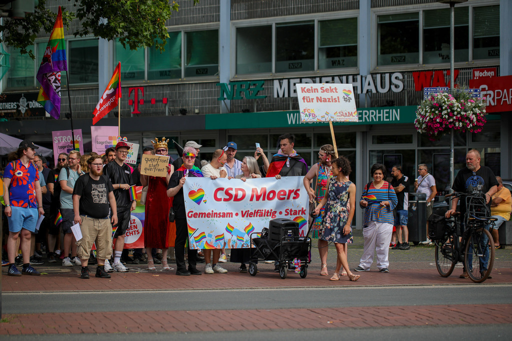CSD_Moers_190725_028 | Bildergalerie von Sport-Ereignissen aber auch von weiteren spannenden Dingen - nicht nur vom Niederrhein. In Anlehnung an den bekannten Spruch von Hanns Dieter Hüsch heißt das Motto: "Niederrhein ist überall".  - Realisiert mit Pictrs.com