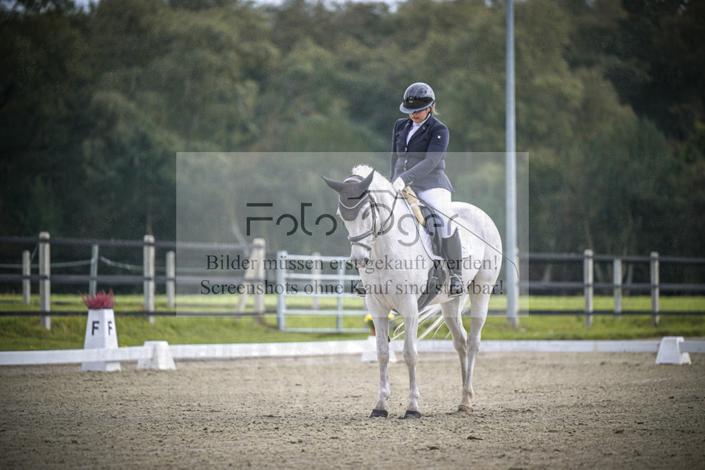 DOS_B427 | Entdecke hochwertige Reitturnierfotos von Foto Oger. Professionell, emotional und authentisch – jetzt Lieblingsmomente im Shop bestellen.Deutschlandweite Turnierfotografie. - Realisiert mit Pictrs.com