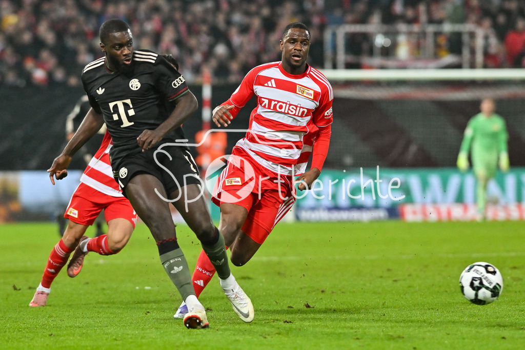 1. FC Union Berlin - FC Bayern München | BERLIN, GERMANY - 03. DECEMBER: im Duell Dayot UPAMECANO (FC Bayern Munich 2) und Ilyas ANSAH (Union Berlin 10) während dem Match zwischen dem 1. FC Union Berlin und dem FC Bayern München beim Achtelfinale des DFB-Pokales im Stadion an der alten Försterei