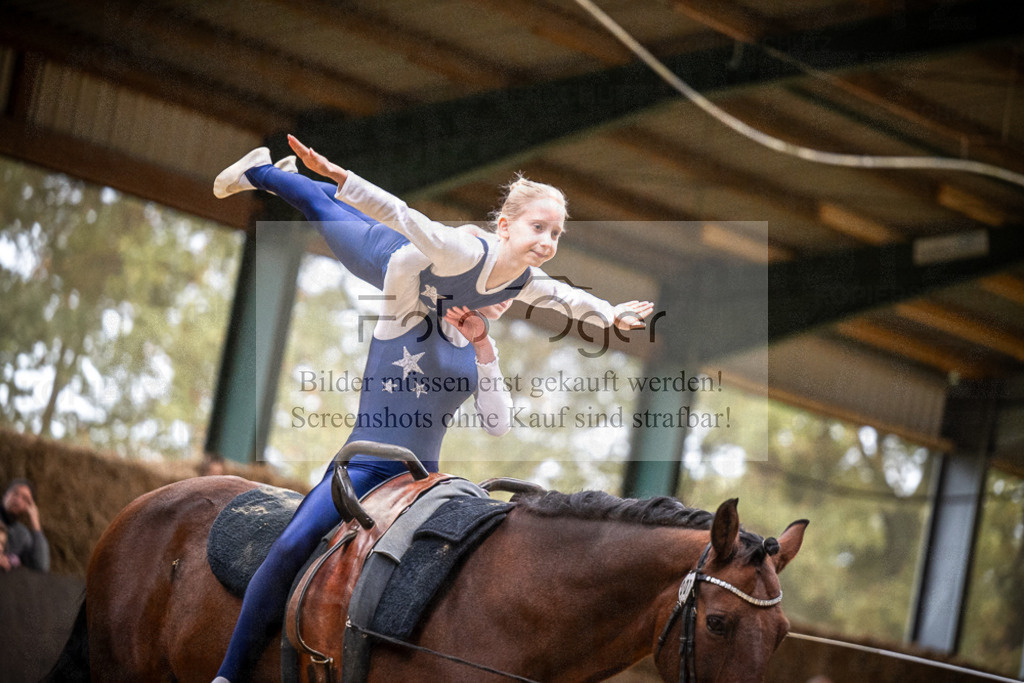 DOS_0322 | Entdecke hochwertige Reitturnierfotos von Foto Oger. Professionell, emotional und authentisch – jetzt Lieblingsmomente im Shop bestellen.Deutschlandweite Turnierfotografie. - Realisiert mit Pictrs.com