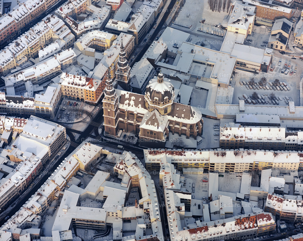 9200822 | Stift Haug wird die im Stadtteil Haug gelegene barocke Pfarrkirche St. Johannes in Würzburg bezeichnet, die dazugehörige Pfarrei als St. Johannes in Stift Haug. Die ehemalige Stiftskirche gehörte bis zur Säkularisation 1803 zum Kollegiatstift Haug, Winteraufnahme